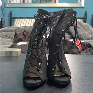 Black lace up heels size 6